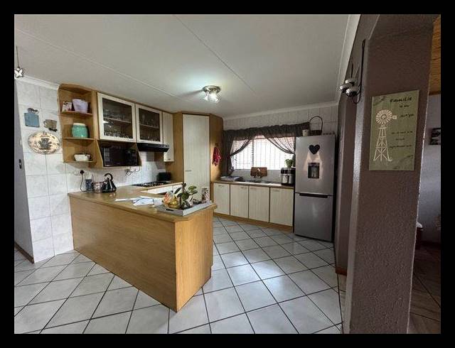 3 BEDROOM TOWNHOUSE FOR SALE IN TERENURE